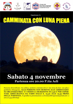 Passeggiata con la luna piena